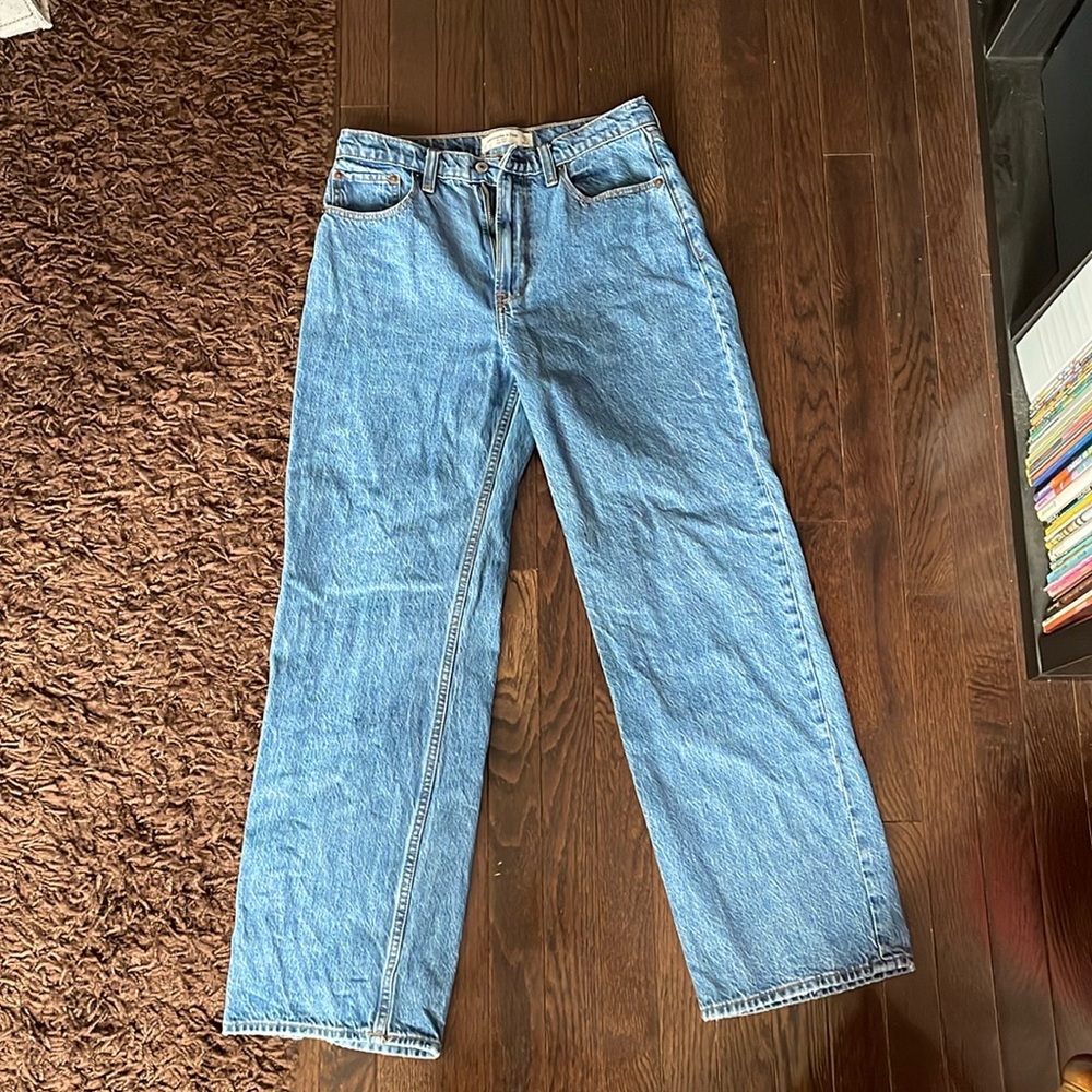 Abercrombie High Rise Loose Jean - Picture 2 of 6